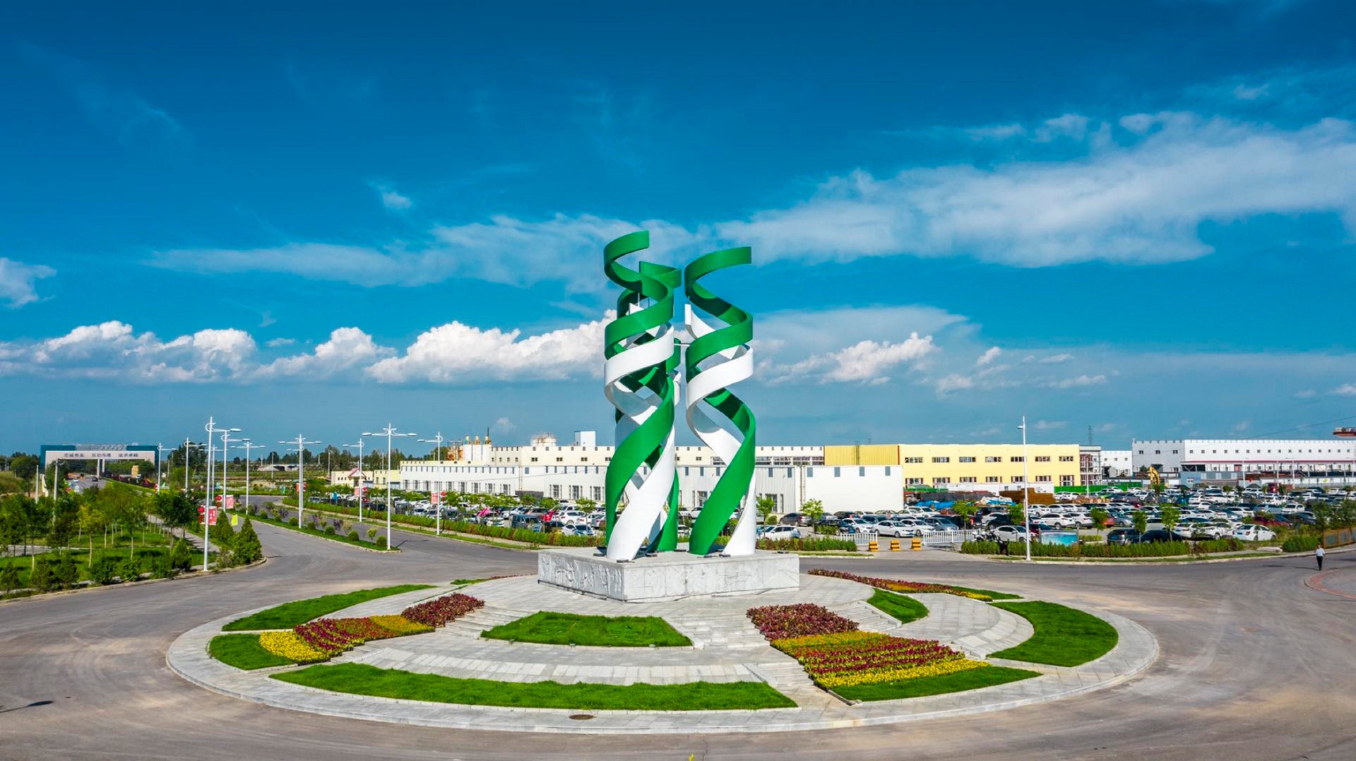 矿区中心雕塑.jpg