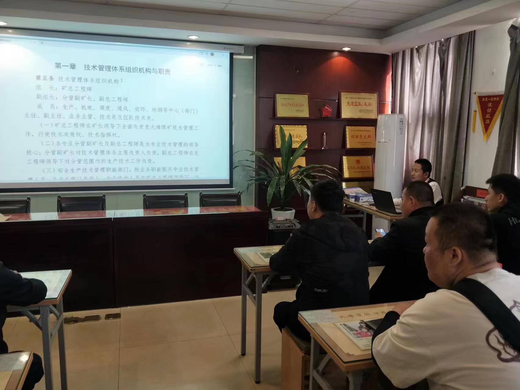 技术治理系统意识中，丁晓强摄.jpg