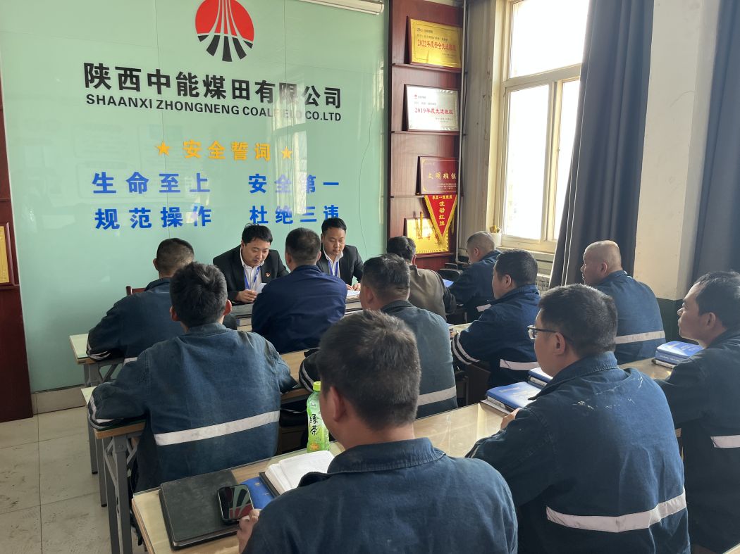 党员孙浩在机建厂宣讲.jpg
