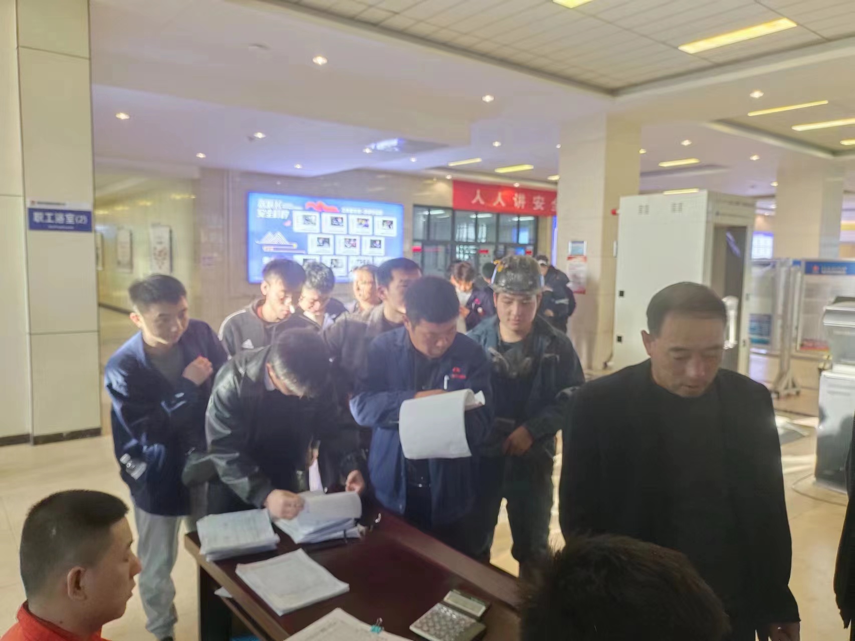 信息录入现场-高建华摄.jpg