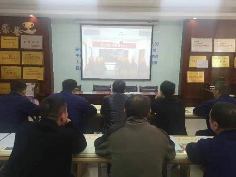 旁观警示教育片，党鑫摄.jpg