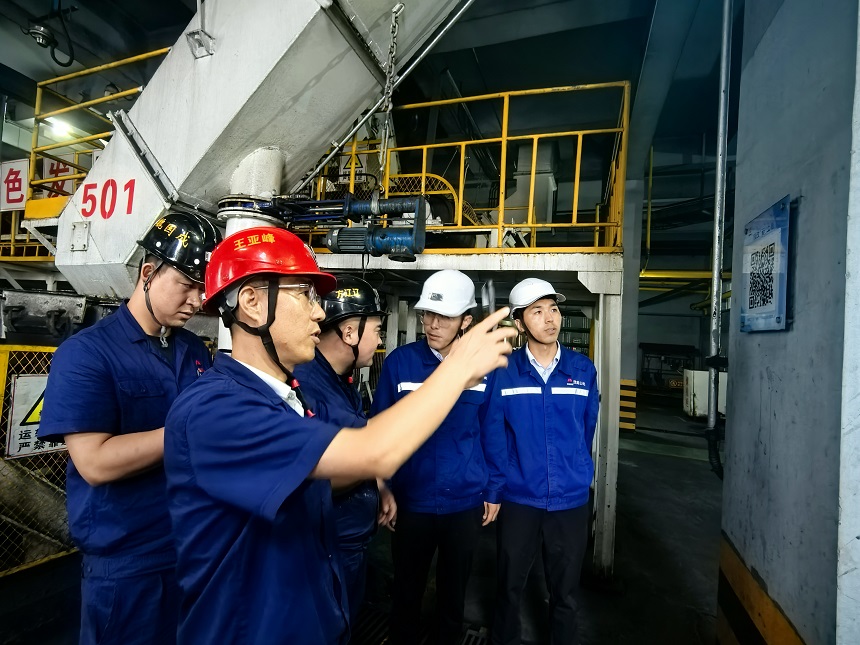 图二   现场进建兄弟单元创新技术。   j9国际站备用煤矿出产运营公司选运队  张瑞瑞 提供.jpg